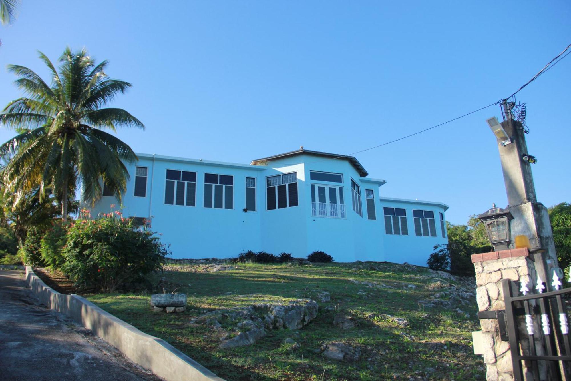 Sunshine Lodge: Your Home Away From Home Montego Bay Exterior photo
