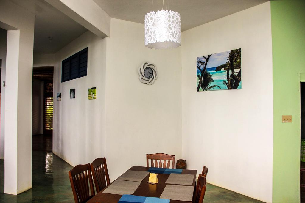 Sunshine Lodge: Your Home Away From Home Montego Bay Exterior photo
