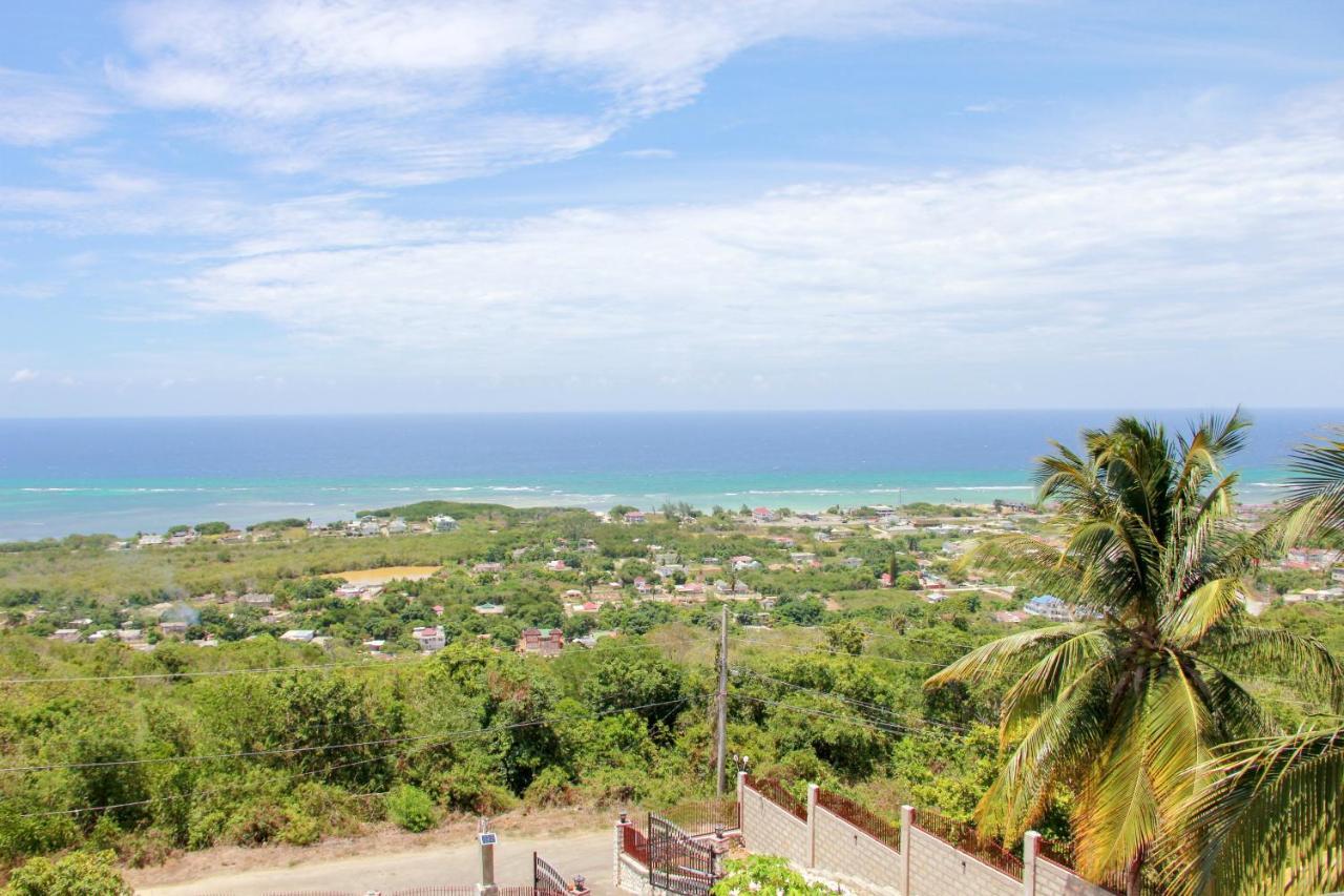 Sunshine Lodge: Your Home Away From Home Montego Bay Exterior photo