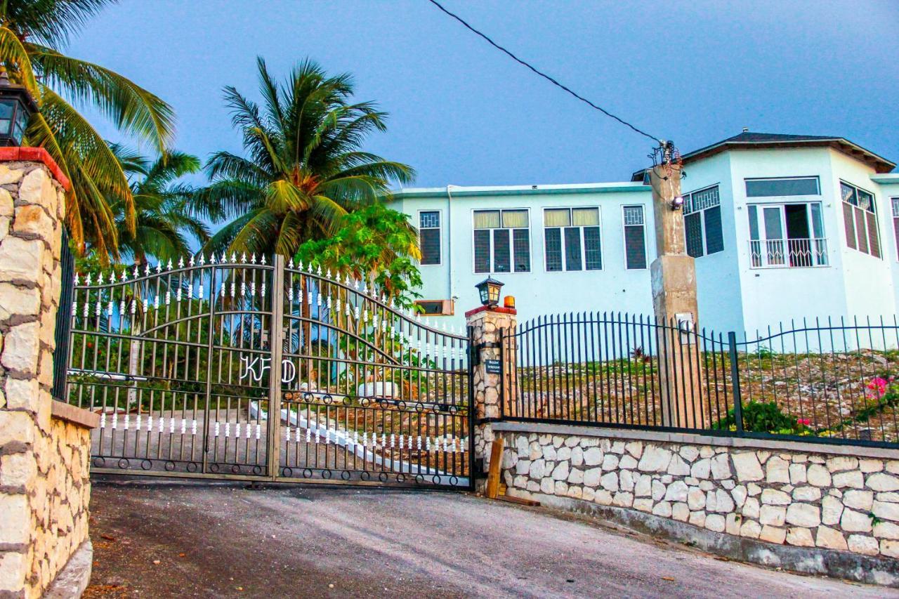 Sunshine Lodge: Your Home Away From Home Montego Bay Exterior photo